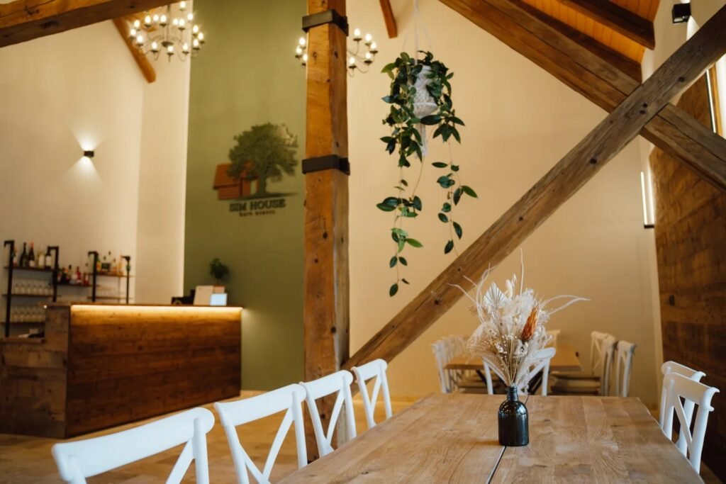 Interiorul SIM House