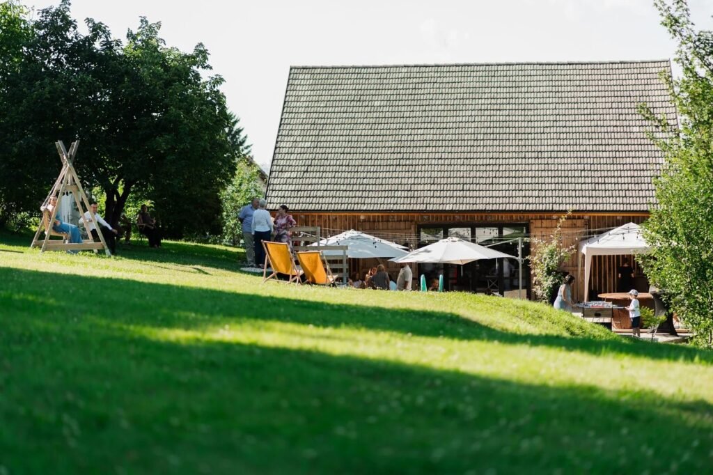 Șura și grădina